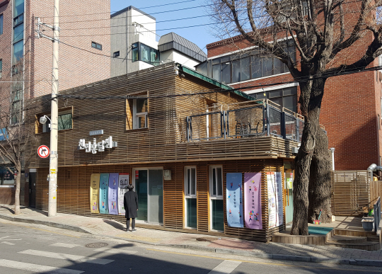 500년 자리를 지킨 은행나무는 ‘천연옹달샘’의 상징이다.