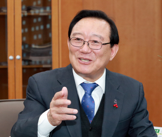 <2019년 광역단체장에게 듣는다>“수소산업 거점도시 로드맵 착수… 울산, 한국경제 다시 이끌 것”