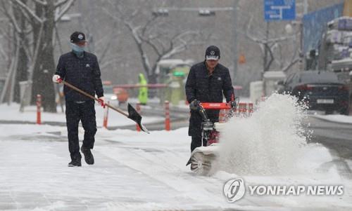 서울 제설작업[연합뉴스 자료사진]