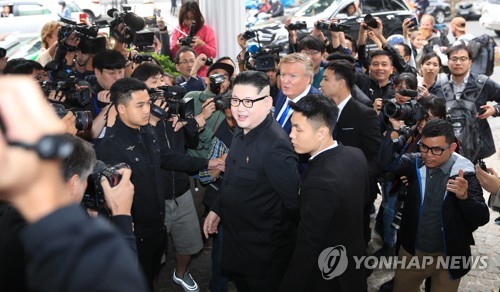 ‘가짜’ 김정은과 트럼프를 향한 취재열기