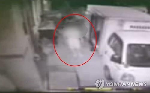 CCTV에 찍힌 피고인 [전주 덕진경찰서 제공]