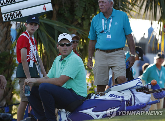 애덤 솅크(앉아 있는 사람).[AP=연합뉴스]