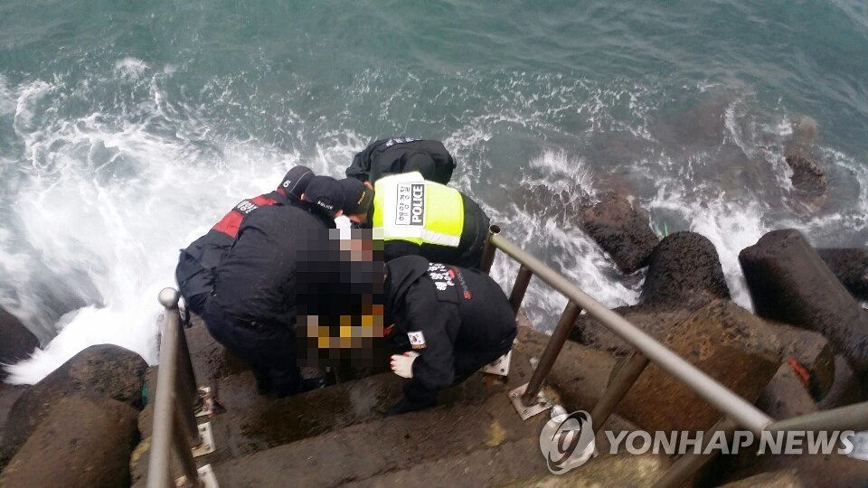 제주 탑동 해안서 여성 시신 발견[제주해양경찰서 제공]