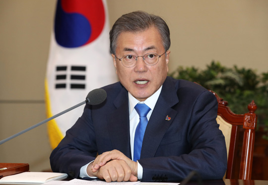 문재인 대통령이 4일 청와대 여민관에서 열린 2019년도 1차 국가안전보장회의(NSC) 전체회의를 주재한 자리에서 모두발언을 하고 있다. 뉴시스