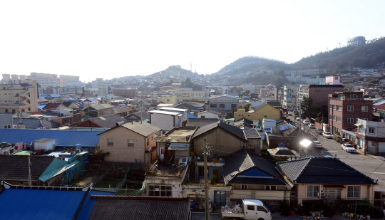 도시재생 뉴딜사업과 근대역사문화공간 사업이 올해부터 본격 추진되고 있는 전남 목포시 만호동과 유달동 일대.   김선규 기자
