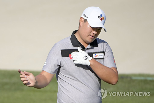 스윙 동작 체크하는 임성재 [AP=연합뉴스 자료사진]