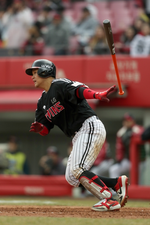 안타 치는 유강남 [LG 트윈스 제공]