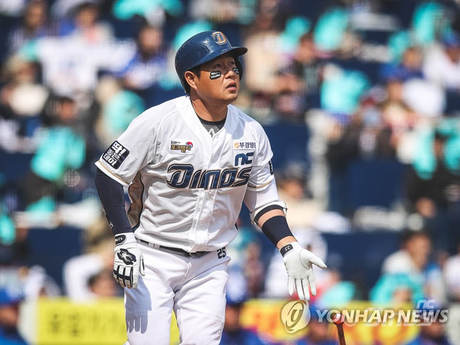 (서울=연합뉴스) 23일 경남 창원시 마산회원구 창원NC파크 마산구장에서 열린 2019 KBO 프로야구 삼성 라이온즈와 NC 다이노스 경기 1회 말 1사에서 NC 양의지가 1점 홈런을 날렸다. 사진은 이날 양의지의 경기 모습. 2019.3.23 [NC 다이노스 제공]