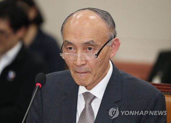 (서울=연합뉴스) 조동호 과학기술정보통신부 장관 후보자가 27일 국회 과학기술정보방송통신위원회에서 열린 인사청문회에서 의원들의 질문을 듣고 있다. 2019.3.27