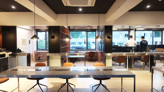 사무실과 주거를 함께 해결할 수 있는 새로운 정주스타일인 로컬스티치 연남장.    로컬스터치 제공