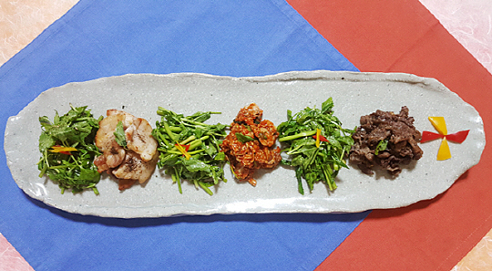 <한인경 조리기능장의 바로 해먹는 레시피>트리오미나리겉절이, 소고기·돼지고기·해물 어울린 다양한 맛