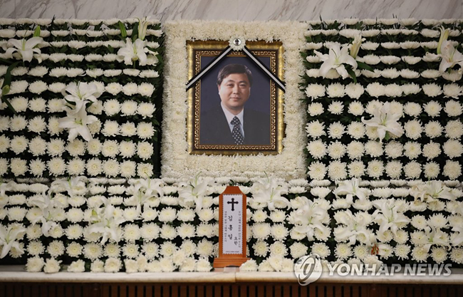 (서울=연합뉴스) 21일 오전 서울 서대문구 신촌세브란스병원 장례식장에 마련된 고 김홍일 전 민주당 의원의 빈소. 2019.4.21