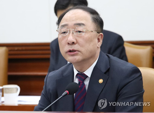 사진은 지난 17일 정부서울청사에서 열린 제13차 경제활력대책회의에서 홍남기 경제부총리가 발언을 하는 모습.[연합뉴스 자료사진]