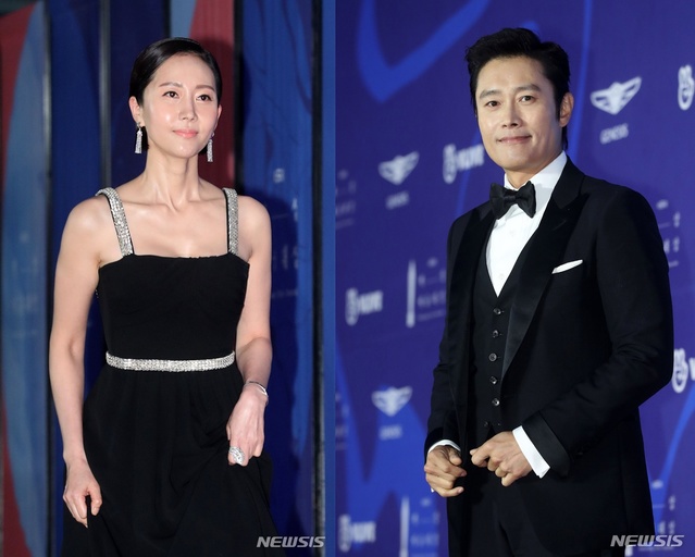 염정아(왼쪽), 이병헌