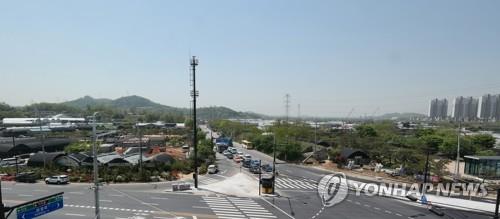 (고양=연합뉴스) 정부가 7일 ‘수도권 주택 30만호 공급안-제3차 신규택지 추진 계획’을 발표했다. 새 신도시 입지로 선정된 고양시 창릉동(813만㎡·3만8천 가구) 일대 전경.
