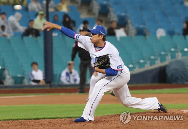 역투하는 삼성 윤성환