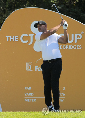 (서울=연합뉴스) 21일 제주 서귀포시 클럽 나인브릿지(파72)에서 열린 미국프로골프(PGA)투어 ‘더 CJ컵 @ 나인브릿지’ 4라운드 경기. 브룩스 캡카가 7번홀에서 티샷하고 있다. 2018.10.21 [JNA GOLF 제공]