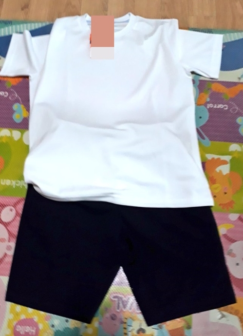 한 누리꾼이 가격 거품 의혹을 제기한 학교 여름 체육복 [트위터 캡처]