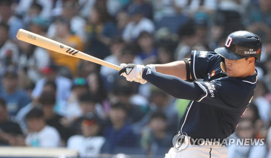 (창원=연합뉴스) 12일 창원시 마산회원구 창원NC파크에서 열린 프로야구 NC 다이노스와 두산 베어스 경기. 2회 초 두산 선두타자 5번 오재일이 타격하고 있다.2019.5.12