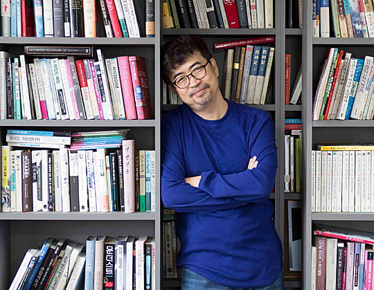 김탁환 작가는 ‘대소설의 시대’를 통해 18세기 조선 여성들이 역사상 유례 없는 장편소설의 황금기를 이끌었던 주역이라고 밝힌다.  민음사 제공