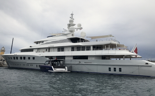 <김구철 기자의 여기는 칸>‘설국열차’ 닮은 영화제… ‘기관실 칸’과 ‘꼬리 칸’이 있었다