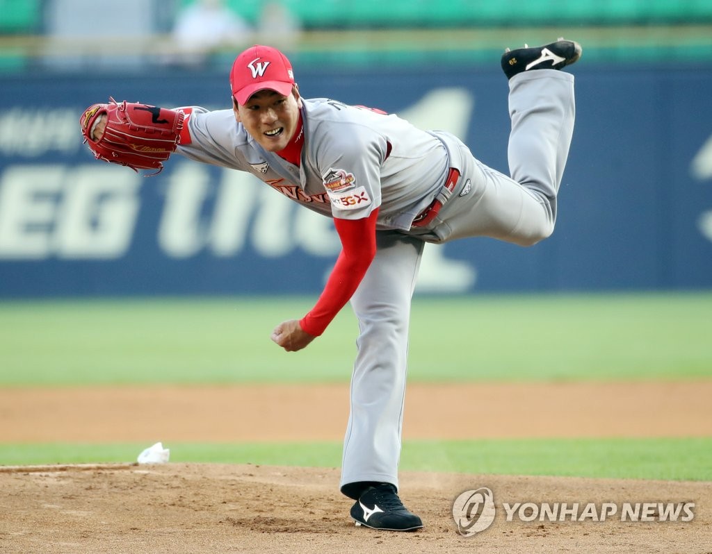SK 김광현 ‘힘차게 투구’