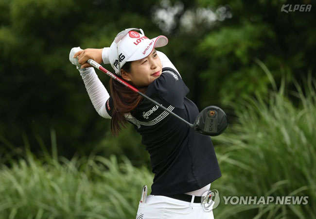 (서울=연합뉴스) 9일 제주시 엘리시안 제주CC에서 열린 ‘제13회 S-OIL 챔피언십’ 2R에서 최혜진 선수가 2번홀 티샷을 날리고 있다. 2019.6.9 [KLPGA 제공]