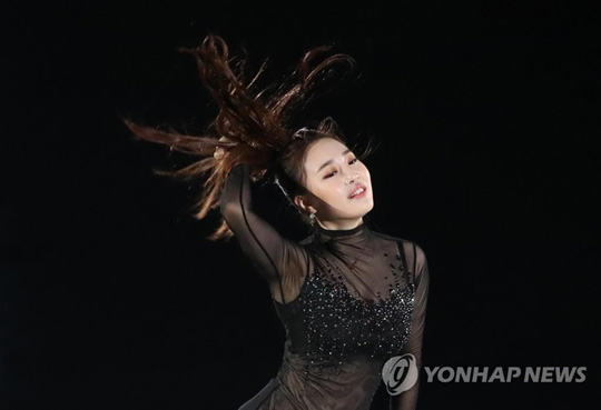 (서울=연합뉴스) 6일 오후 서울 송파구 올림픽공원 KSPO돔에서 열린 올댓스케이트 2019 아이스쇼에서 박소연이 연기를 펼치고 있다. 2019.6.6