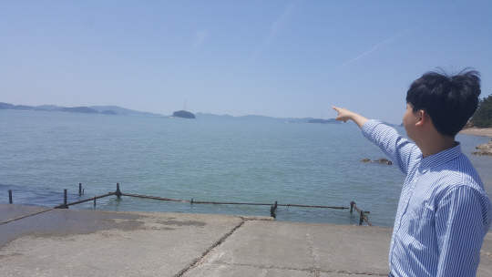 충남 서산시 대산읍 웅도 선착장 앞으로 광활하게 펼쳐진 가로림만 전경이 한눈에 들어온다. 가로림만은 국내 유일의 해양생물보호구역으로 청정갯벌을 간직한 해양 생태계의 보고다.