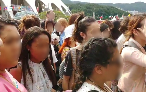 입장 거부에 항의하는 외국인 BTS 팬 [독자 제공]