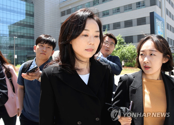 법원 나서는 조윤선 전 청와대 정무수석[연합뉴스 자료사진]