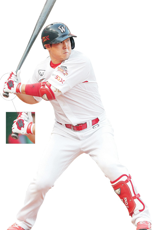 최근 타격 스타일을 바꿔 배트 스피드가 살아난 SK 최정의 타격 모습. SK 제공