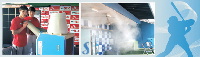 SK 노수광(왼쪽)과 김택형이 4일 인천SK행복드림구장 더그아웃의 코끼리에어컨 앞에서 땀을 식히고 있다(왼쪽 사진). 대구삼성라이온즈파크 3루 더그아웃에 설치된 미스트 장치.  SK·삼성 제공