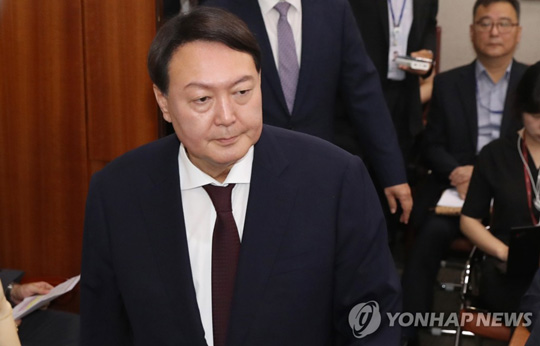 (서울=연합뉴스) 윤석열 검찰총장 후보자가 8일 서울 여의도 국회에서 열리는 인사청문회에 출석하고 있다.