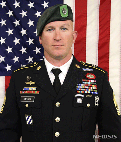 【AP/뉴시스】 아프가니스탄 북서부의 미군 작전 도중 13일 전사한 미군특수부대 소속의 제임스 사터 선임하사.