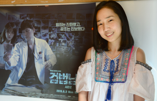 23일 서울 여의도의 집필실에서 만난 ‘검법남녀’ 시즌2의 민지은 작가. 그는 “29일 방송될 마지막 회에 남겨진 반전이 있으니 많이 기대해 달라”고 말했다.