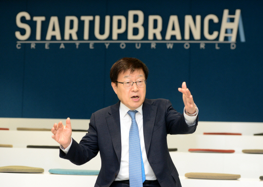 김영주 무역협회장은 “협회가 국내 스타트업과 국내외 주요 기업들을 연결시키는 역할을 잘 해낼 수 있을 것이라 보고 올해 이 사업에 역량을 집중하고 있다”고 말했다. 김선규 기자 ufokim@