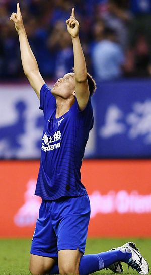 김신욱이 중국 상하이 선화로 이적한 뒤 7경기에서 8득점, 4어시스트라는 놀라운 활약을 펼치고 있다. 상하이 선화 트위터