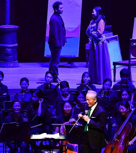 25일 서울 예술의전당에서 진행된 ‘금난새의 오페라 이야기- 라보엠’의 한 장면.  국립오페라단 제공