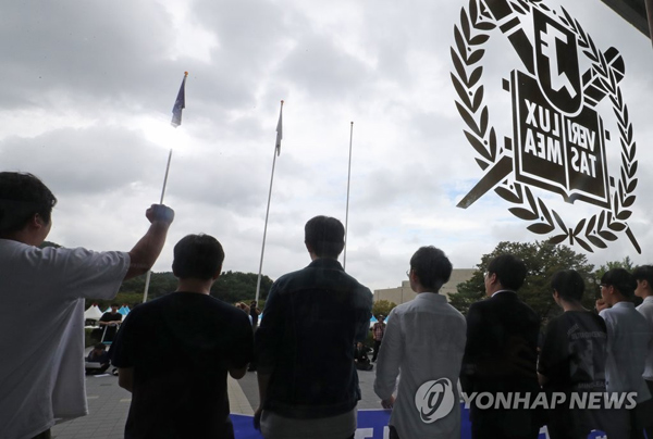 (서울=연합뉴스) 5일 오전 서울 관악구 서울대학교에서 총학생회장과 단과대회장들이 조국 법무부 장관 후보자 임명을 반대하는 기자회견을 하고 있다. 2019.9.5