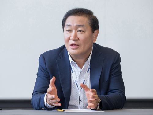 한종희 삼성전자 영상디스플레이사업부장(사장)이 6일(현지시간) 독일 베를린 ‘IFA 2019’행사에서 간담회를 열고 TV사업 계획을 설명하고 있다. 삼성전자 제공