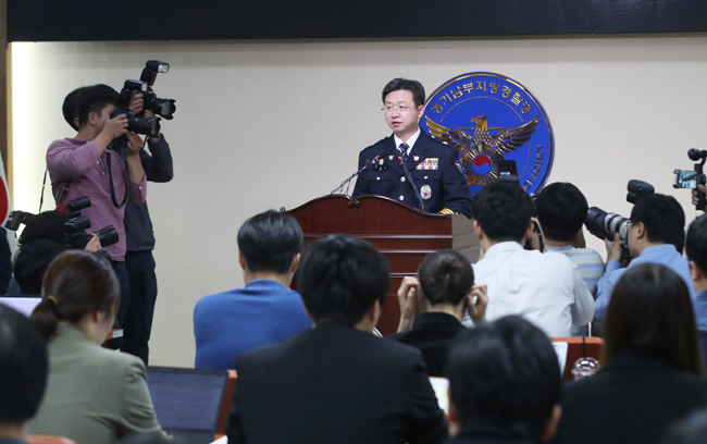 지난 19일 반기수 화성연쇄살인사건 수사본부장이 경기남부지방경찰청에서 용의자를 특정하게 된 경위 등에 대해 설명하고 있다. 연합뉴스
