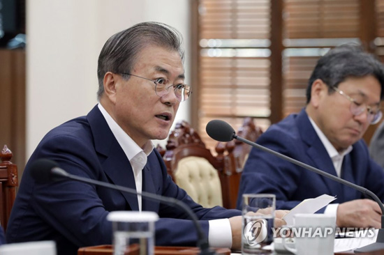 (서울=연합뉴스) 문재인 대통령이 30일 오전 청와대 여민관에서 조국 법무부 장관의 업무보고 후 발언하고 있다. [청와대 제공, 재판매 및 DB금지]