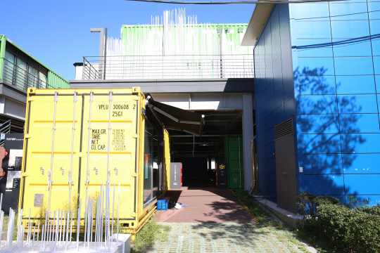 음악인들의 새로운 산실로 자리 잡은 오픈창동 스튜디오 입구.  도봉구청 제공