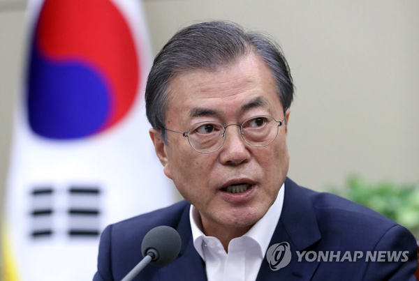 (서울=연합뉴스) 문재인 대통령이 14일 오후 청와대에서 열린 수석·보좌관 회의에서 발언하고 있다.