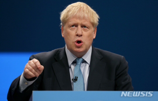 보리스 존슨 영국 총리와 의회의 갈등이 연일 격화하고 있다. 브렉시트를 완수하겠다는 뚝심이 불통으로 이어지면서 존슨 총리의 리더십이 흔들리고 있다.   뉴시스