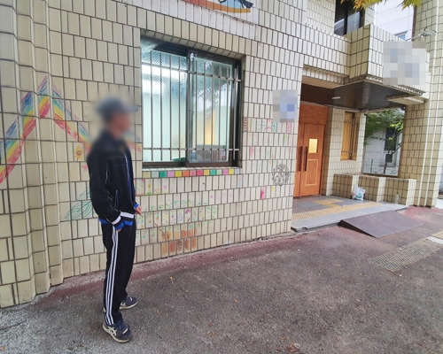 23일 오후 청주시 흥덕구 구 복대파출소 건물에서 박씨가 강압 수사를 받은 장소를 바라보고 있다. [이승민 기자 촬영]