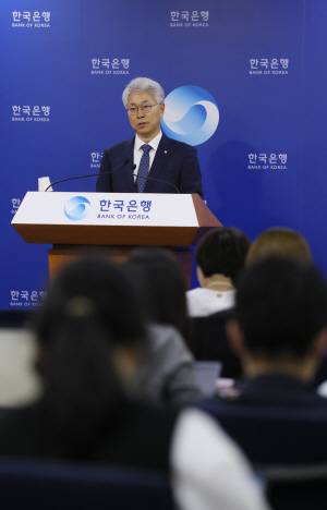 박양수 한국은행 경제통계국장이 24일 서울 중구 세종대로 한국은행 임시본부에서 열린 올해 3분기 실질 국내총생산(GDP) 기자설명회에서 관련 내용을 브리핑하고 있다. 연합뉴스