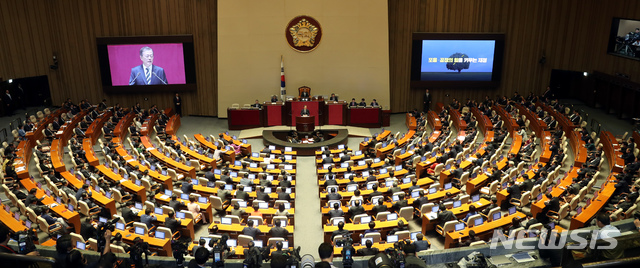 【서울=뉴시스】문재인 대통령이 22일 서울 여의도 국회에서 내년도 예산안 정부 시정연설을 하고 있다. 2019.10.22.