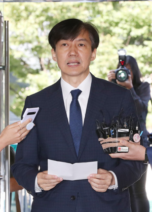 조국 전 법무부 장관은 장관 취임 전인 지난 9월 2일 서울 적선현대빌딩에서 “청문회 기회가 주어진다면 그간 제기된 의혹들에 대해 소상히 밝히겠다”고 말했다. 연합뉴스